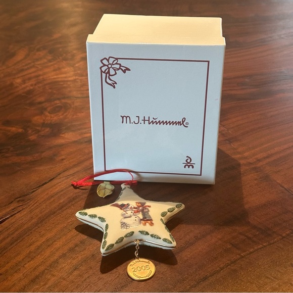 M.J. Hummel 2005 Christmas Star Ornament Snowman & Boy Danbury Mint - Picture 4 of 8